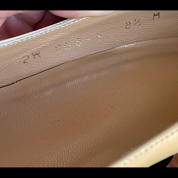 Stuart Weitzman Leather Heels Cut Out Vamp Almond Peep Toe Pump Tan 8.5M - Picture 10 of 10